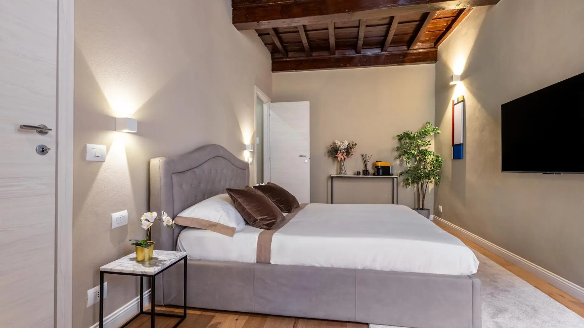 Santa Croce Luxury Suite - Dolcevita Holiday Флоренция Апартаменты