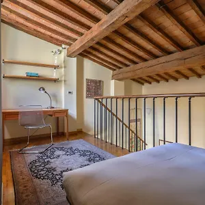 Charming In Oltrarno Apartment