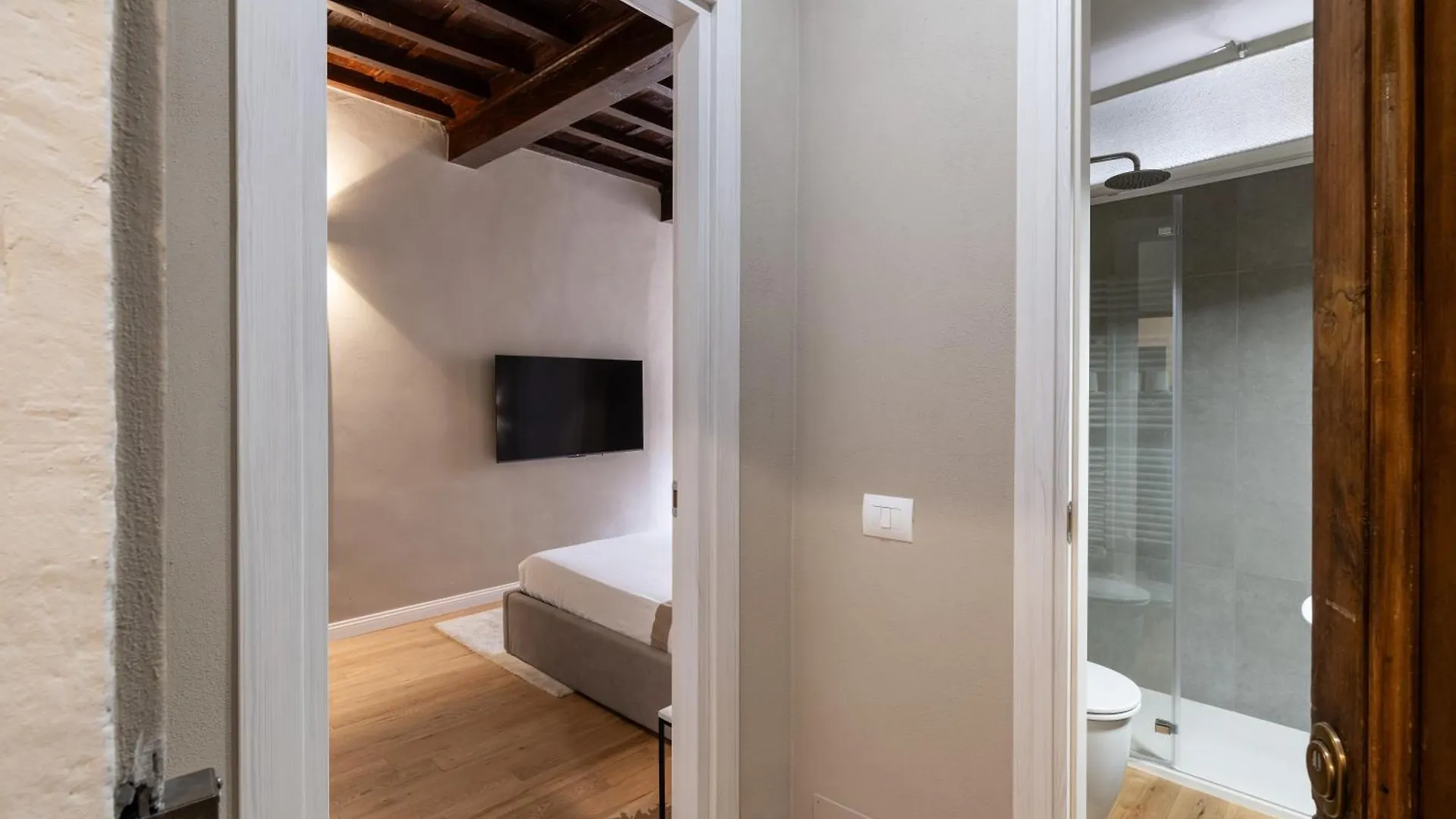 Santa Croce Luxury Suite - Dolcevita Holiday Florence 0*,  Italy