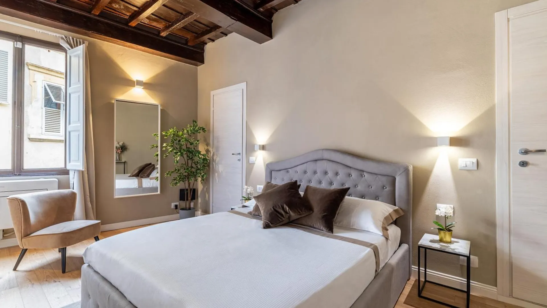 Santa Croce Luxury Suite - Dolcevita Holiday Florence 0*,  Italy